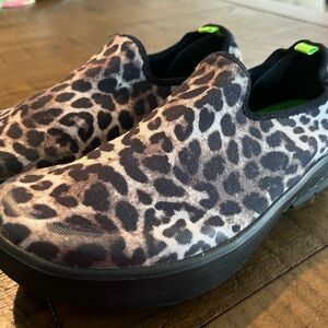 OOFOS Black Cheetah EeZee LTD Slip-On Comfort Shoes